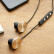 i.am+Butotons Bluetooth無線運動磁気吸入耳式首掛音楽携帯電話の線制が可能です。ブラック・アイド・ピズズのイヤホーンはブラックゴゴルドである。